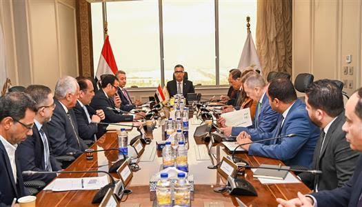 وزير التموين يناقش دور الشركة القابضة للصناعات الغذائية في تأمين السلع