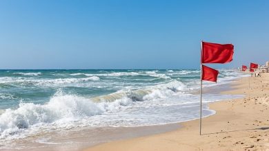 ارتفاع الأمواج والتيارات المائية في شواطئ شمال سيناء بحسب مديرية الشباب والرياضة