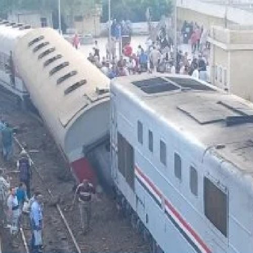 صورة قالب النشر لموقع الدليل نيوز توضح تفاصيل خروج عربة قطار ركاب عن مسارها بمحطة محلة روح حادث قطار محلة روح مصابي حادث قطار محلة روح