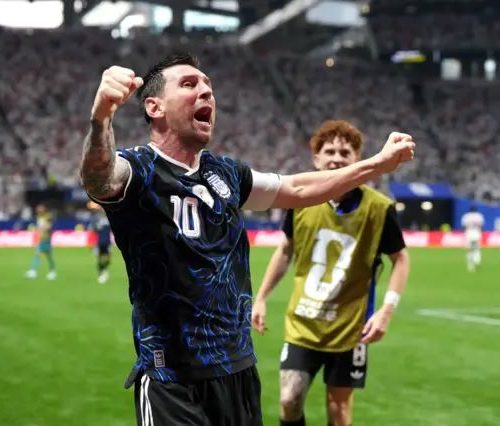 احتفال لاعبي الأرجنتين بالتأهل إلى نهائي مونديال 2026