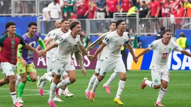 فرحة لاعبي منتخب المغرب بعد الفوز على كندا بثلاثية