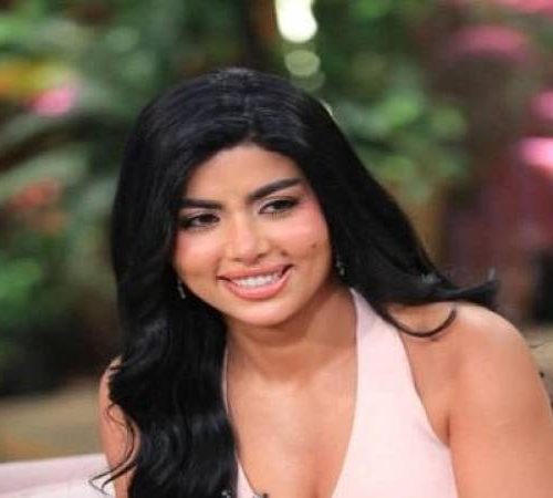 كارولين عزمي