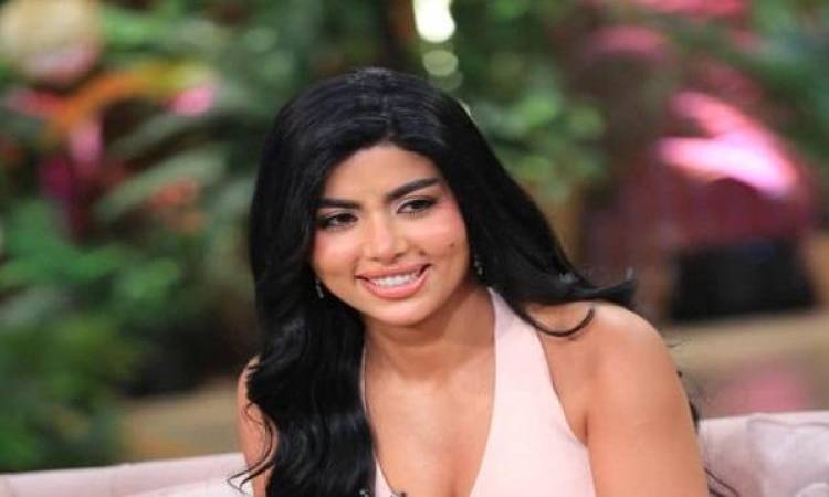 كارولين عزمي