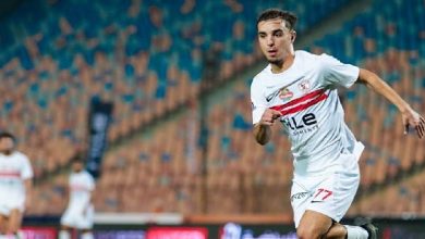 عبد الحميد معالي لاعب الزمالك السابق خلال إحدى المباريات