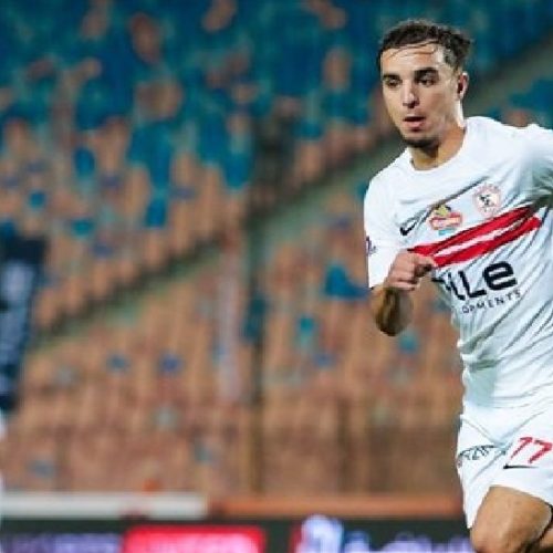 عبد الحميد معالي لاعب الزمالك السابق خلال إحدى المباريات