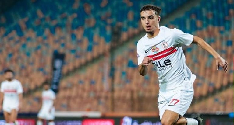 عبد الحميد معالي لاعب الزمالك السابق خلال إحدى المباريات