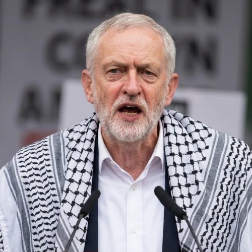 جيرمي كوربن يرتدي الكوفية الفلسطينية ويتحدث عن الاحتلال
