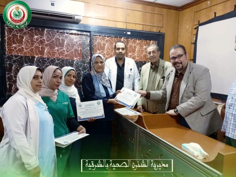 وكيل صحة الشرقية في جولة بمستشفى ديرب نجم المركزي.. ويشيد بجهود الفرق الطبية
