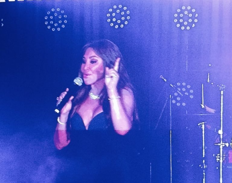 إليسا تتألق في حفلها الغنائي بالساحل الشمالي