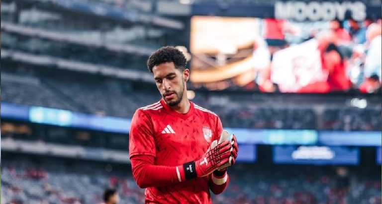 مصطفى شوبير حارس مرمى النادي الأهلي بعد تجديد عقده