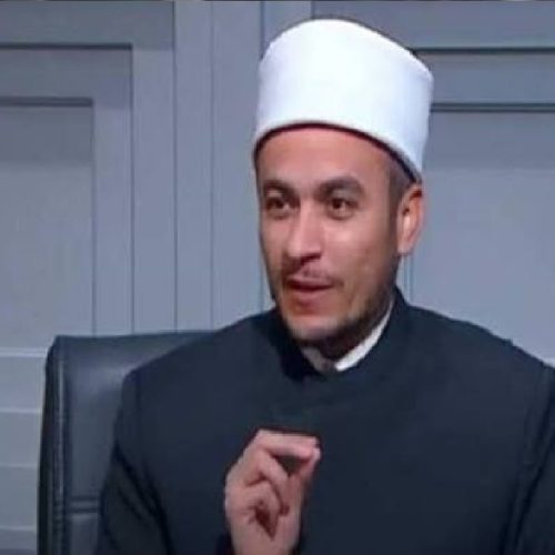 حكم إعطاء مريضة السرطان من الزكاة إذا لم تكن محتاجة