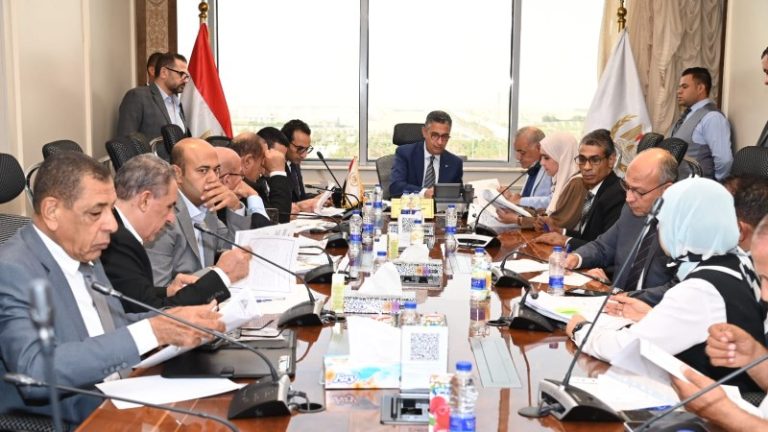 وزير التموين يبحث مطالب المواطنين مع أعضاء النواب والشيوخ ويوجه بسرعة الاستجابة