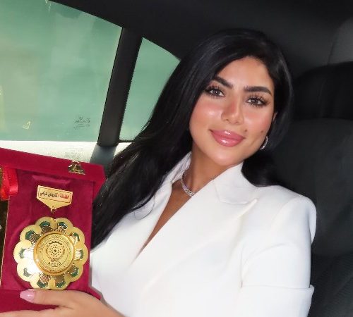 كارولين عزمي