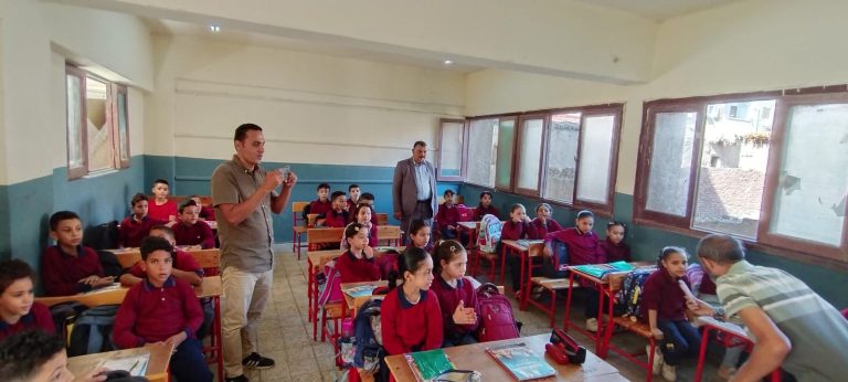 ابو النور يتفقد مدارس ديرب أثناء طابور الصباح
