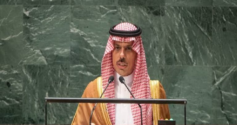 وزير الخارجية السعودي فيصل بن فرحان يؤكد العمل على سلام شامل وعادل