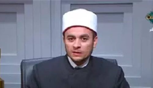 أمين الفتوى يوضح حكم حلف الزوج بالطلاق على ابنه