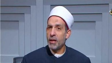 أمين الفتوى يوضح حكم قراءة القرآن من المصحف أثناء الصلاة